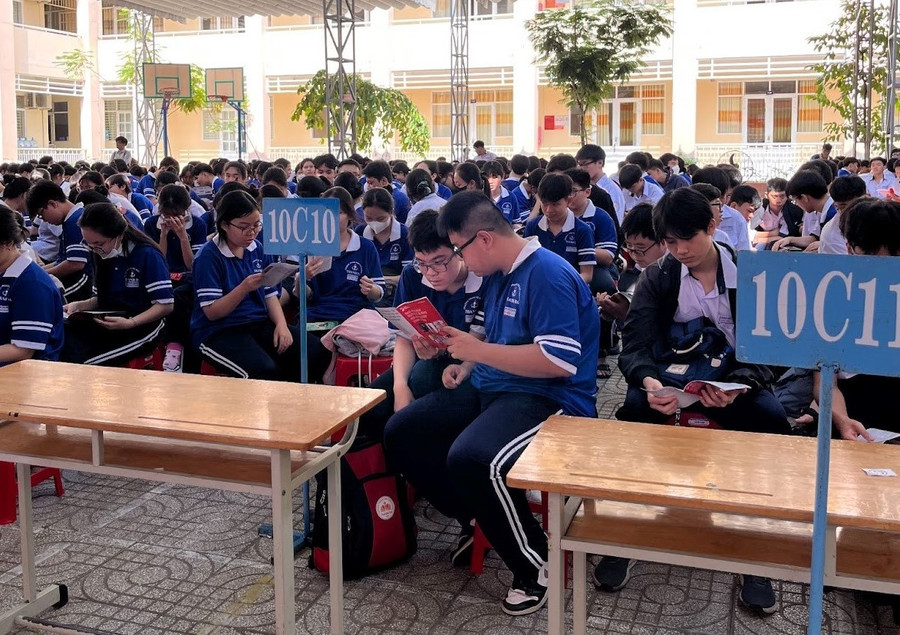 Học sinh THPT Thanh Đa hăng say tìm hiểu về phương pháp học tiếng Anh tư duy Linearthinking. 114.jpg