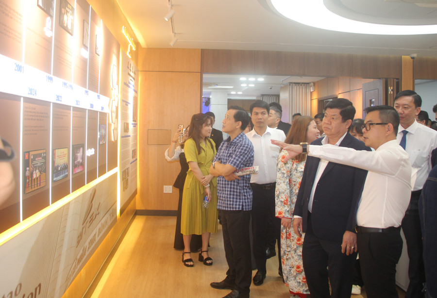Phòng truyền thống lưu giữ những dấu mốc lịch sử, hình ảnh và hiện vật gắn liền với hành trình thành lập, phát triển công ty từ 1982 đến nay. bi-tex-2.jpg