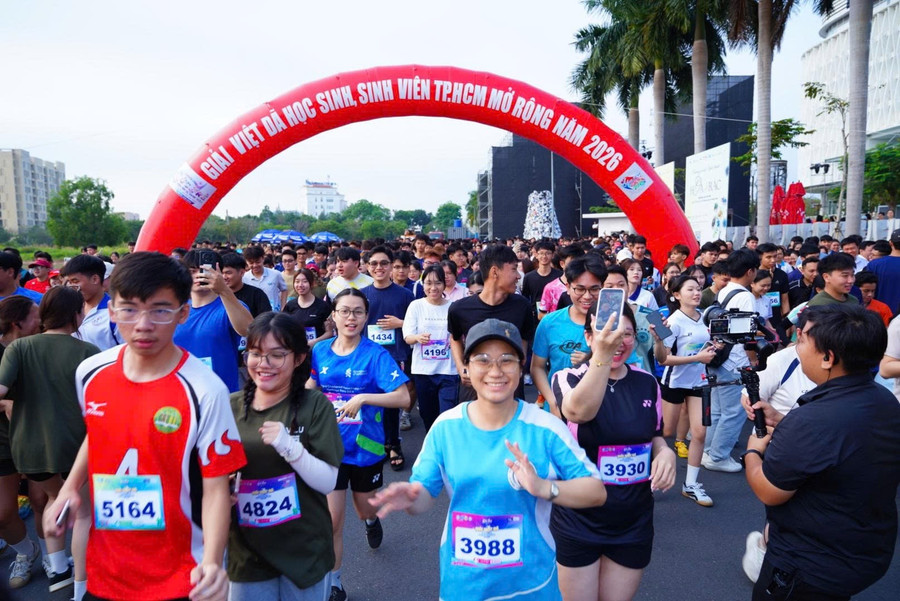 Giải chạy quy tụ đông đảo sinh viên, từ vận động viên chuyên nghiệp đến người chạy phong trào vì sức khỏe.