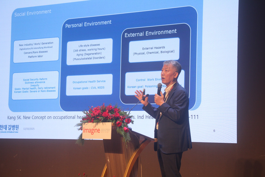 Hội thảo quy tụ hơn 300 đại biểu quốc tế từ các tổ chức, đại học và viện nghiên cứu tại 25 quốc gia trên 6 châu lục. img-4980.jpg