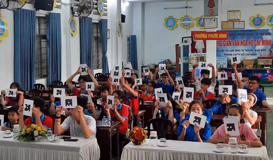 Thiếu nhi phường Phước Bình sôi nổi tham gia cuộc thi Rung chuông vàng, tìm hiểu Luật Giao thông sáng 14/7.