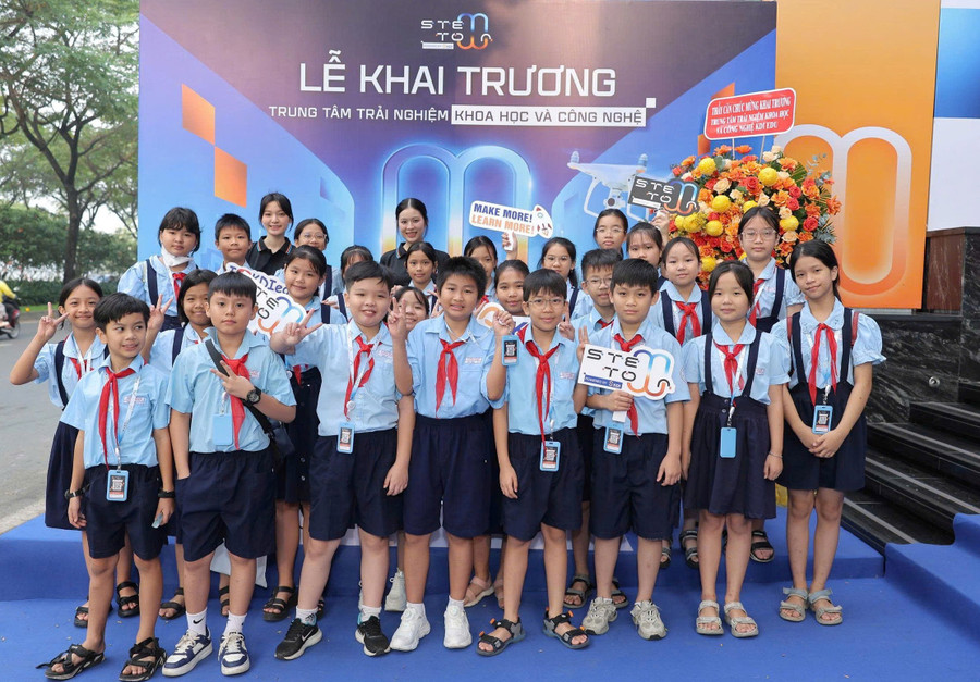 Học sinh tham gia trải nghiệm tại STEM TOWN.