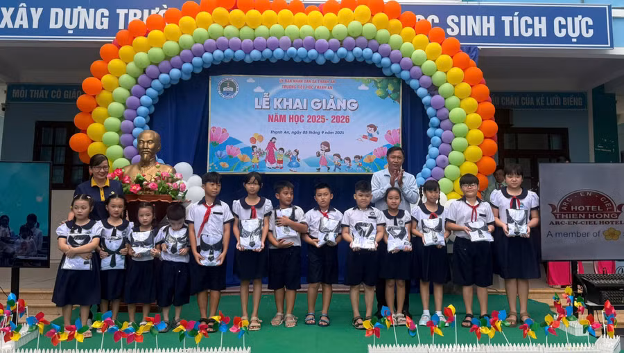 Học sinh Trường Tiểu học Thạnh An (xã Thạnh An, TPHCM) trong ngày khai giảng năm học mới.