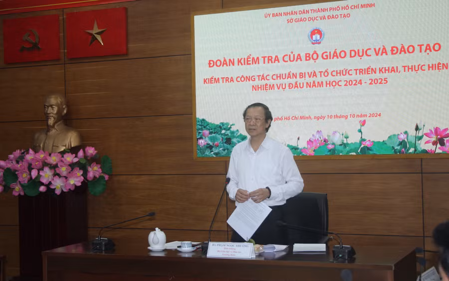 Thứ trưởng Phạm Ngọc Thưởng, Trưởng đoàn kiểm tra phát biểu tại buổi làm việc.