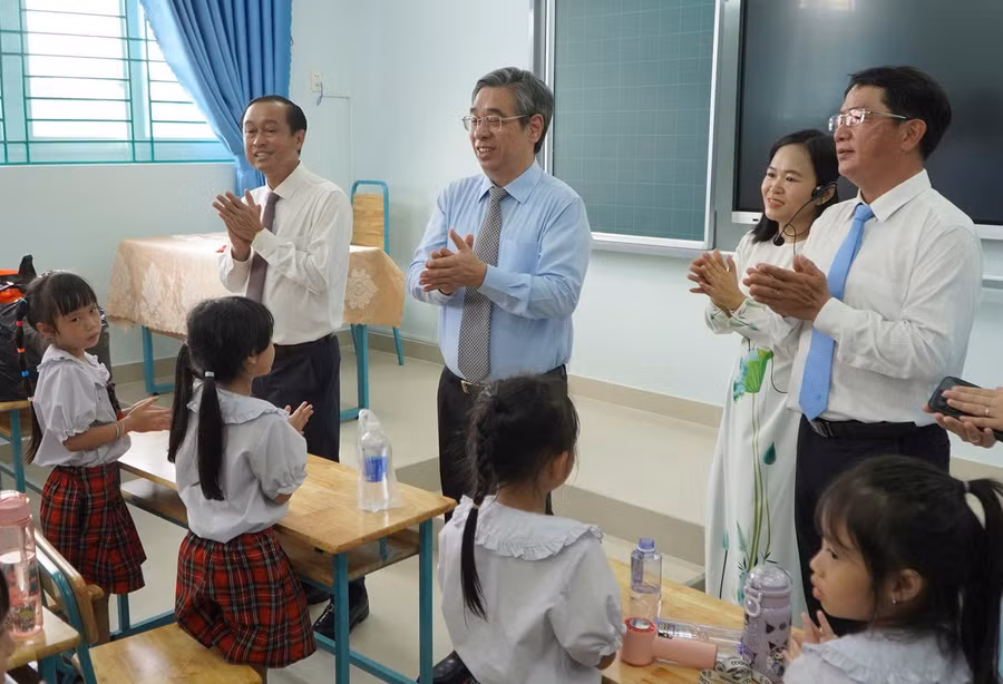 tphcm-khanh-thanh-truong-hoc-2.jpg