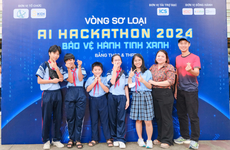 Các đội thi hào hứng tham gia Vòng sơ loại AI Hackathon.