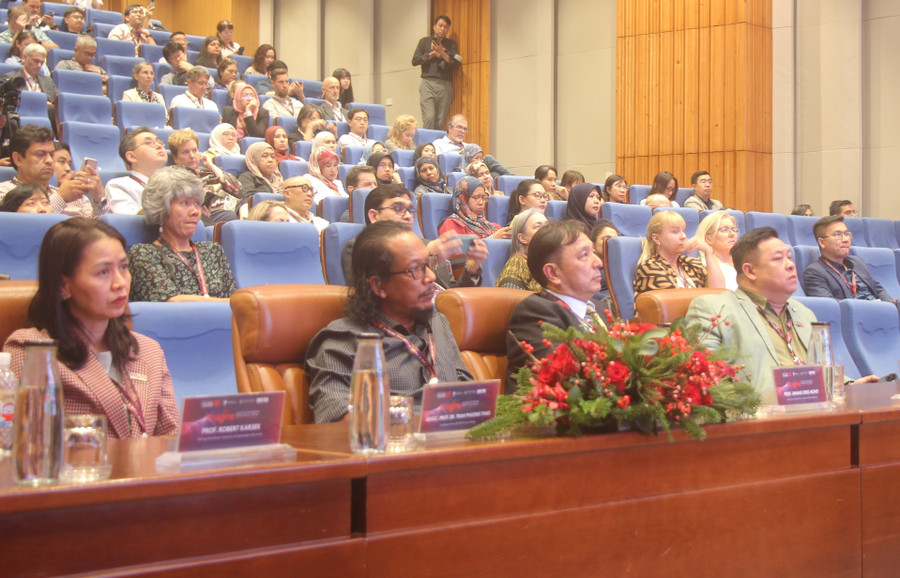 Các đại biểu tham dự khai mạc hội thảo. hoi-thao-quoc-te-2.jpg