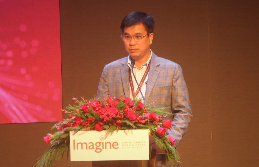 PGS.TS Bùi Quang Hùng chia sẻ tại hội thảo.