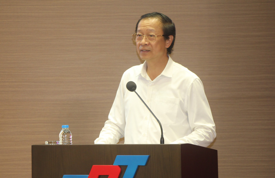 Thứ trưởng Phạm Ngọc Thưởng phát biểu tại tọa đàm.