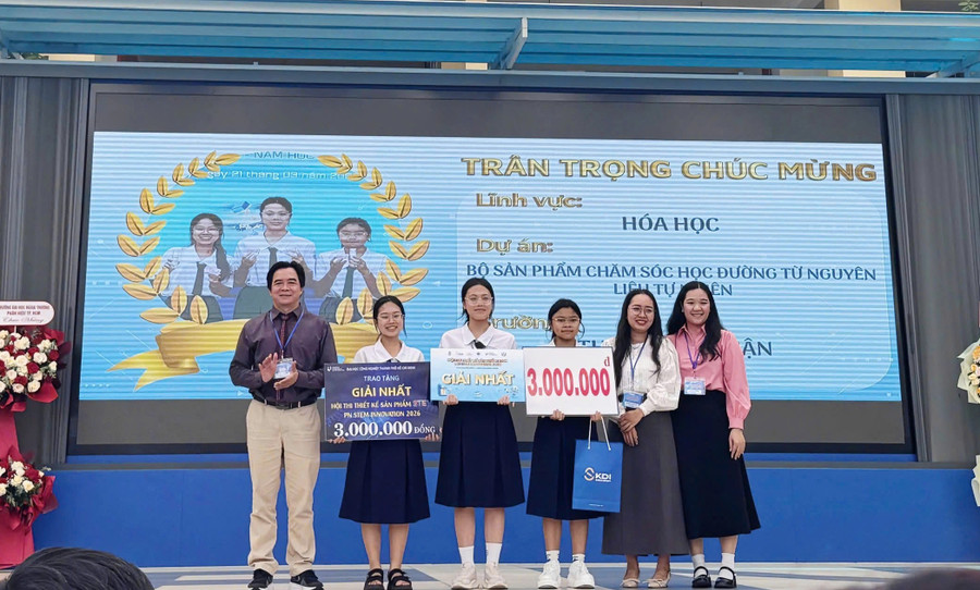 Đội thi đến từ lớp 11A6 trường THPT Phú Nhuận xuất sắc đạt giải Nhất hội thi.