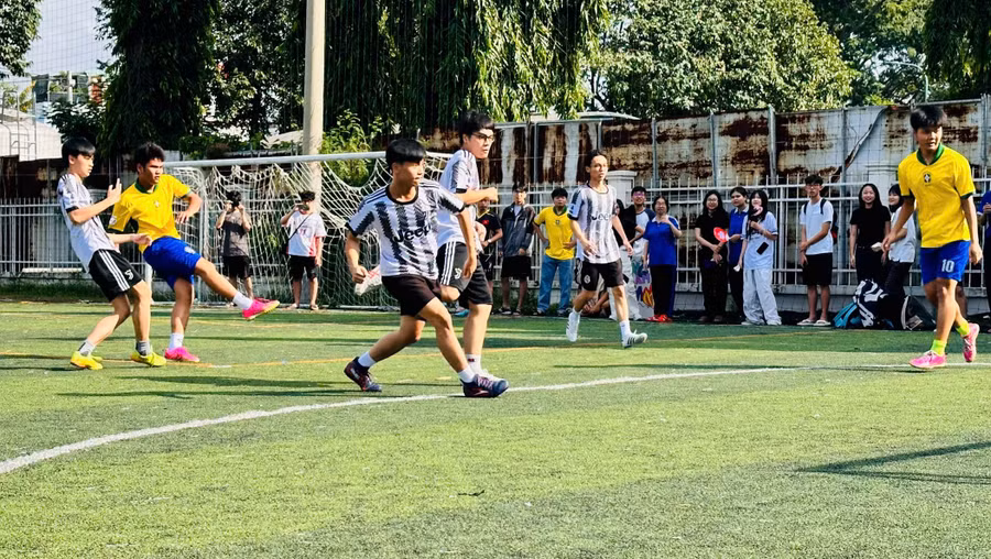 Bóng đá là môn thể thao được rất nhiều học sinh Trường THPT Tây Thạnh (TPHCM) lựa chọn.