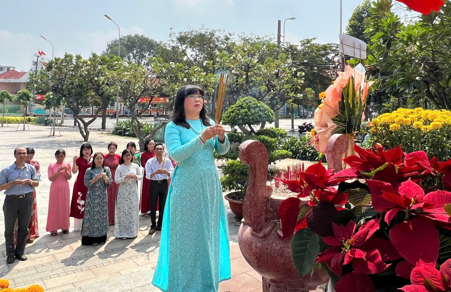 Trường học ở TPHCM giới thiệu ấn phẩm ‘Hành trình tự hào, vững tin theo Đảng’