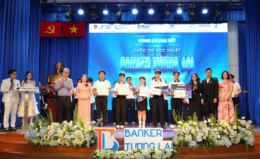 Cuộc thi mang đến cho sinh viên cơ hội quý giá để vận dụng linh hoạt kiến thức đã học vào các tình huống thực tiễn.