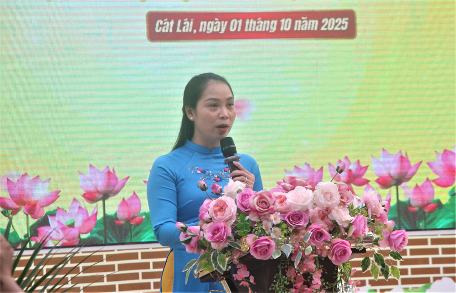 Bà Nguyễn Thị Hiếu Hạnh, Phó chủ tịch UBND phường Cát Lái phát biểu tại buổi khai mạc Tuần lễ hưởng ứng học tập suốt đời năm 2025. hoc-tap-suot-doi-1-1.jpg