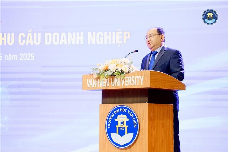PGS.TS. Nguyễn Minh Đức – Hiệu trưởng Trường Đại học Văn Hiến phát biểu tại chương trình. 3.jpg