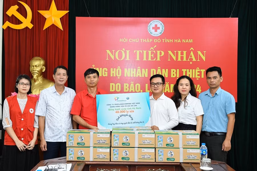 Gần 50,000 ly sữa đã được trao đến tay người dân Hà Nam thông qua Hội chữ thập đỏ của tỉnh.