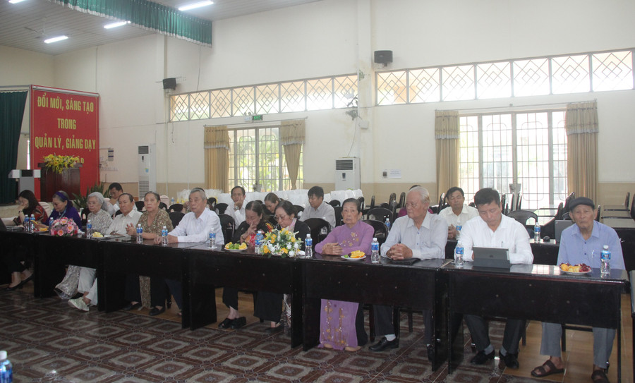 Các đại biểu tham gia tọa đàm. toa-dam-80-nam-ngay-nha-giao-8.jpg