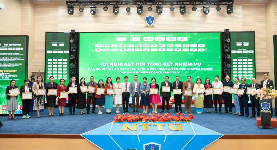 Đề án 844 do Trường Đại học Nguyễn Tất Thành chủ trì, cùng với sự tham gia học tập nghiêm túc của các thầy cô và lãnh đạo doanh nghiệp. hoi-thao.jpg