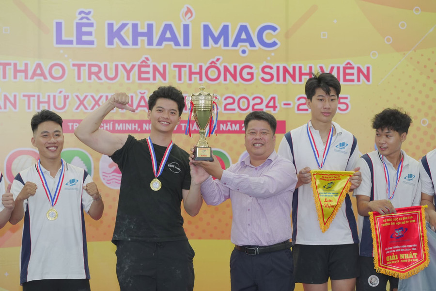 Hội thao thu hút sự tham dự của hơn 700 vận động viên là sinh viên, học viên.