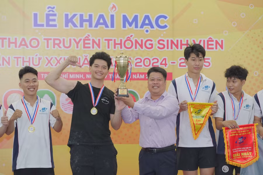 Hội thao thu hút sự tham dự của hơn 700 vận động viên là sinh viên, học viên.