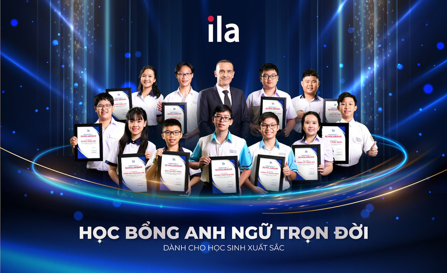 11 học sinh nhận học bổng đợt đầu tiên.