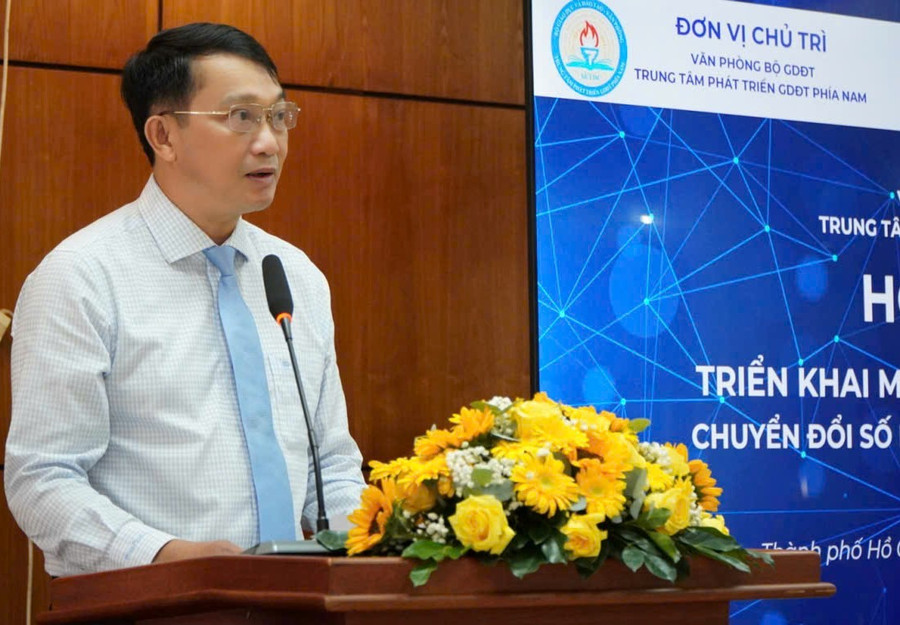 Ông Lê Thắng Lợi, Giám đốc Trung tâm Phát triển Giáo dục và Đào tạo phía Nam phát biểu tại hội nghị. chuyen-doi-so-1.jpg