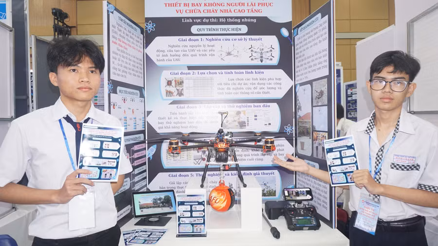 Dự án thiết bị bay không người lái của học sinh Trường THPT Bình Chánh.