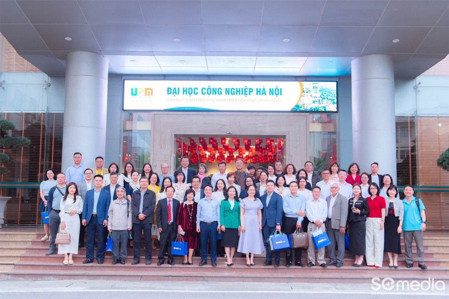 Hội nghị bàn tròn "Thúc đẩy cam kết và thực thi chính sách ESG của các bên liên quan" quy tụ các chuyên gia, đại diện ngân hàng, doanh nghiệp và các tổ chức xã hội uy tín.