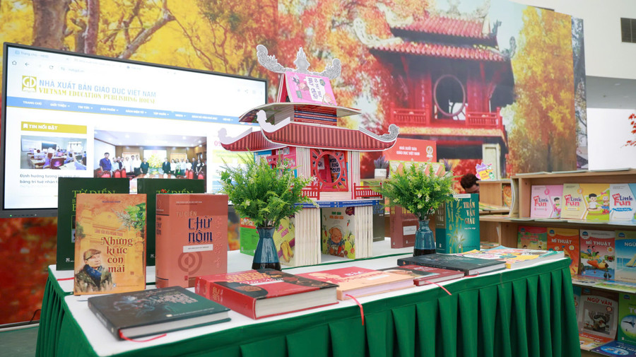 (Ảnh: Công Duy) nxb-gdvn-2810-3.jpg