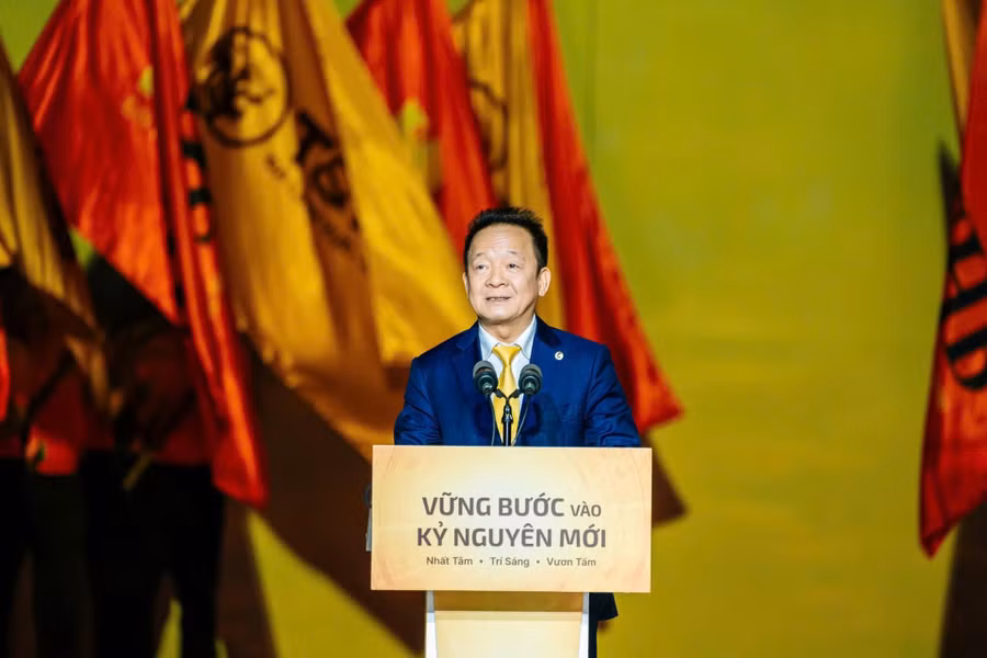 Chủ tịch Đỗ Quang Hiển chia sẻ sứ mệnh phụng sự sự hưng thịnh của đất nước tới cán bộ nhân viên SHB và T&amp;T Group.