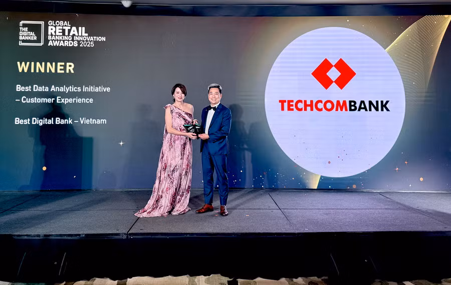  Techcombank ba năm liên tiếp là 'Ngân hàng số tốt nhất Việt Nam'