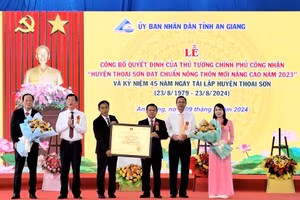 An Giang công bố Quyết định của Thủ tướng Chính phủ công nhận huyện Thoại Sơn đạt chuẩn nông thôn mới nâng cao năm 2023. (Ảnh: Trọng Nhân).