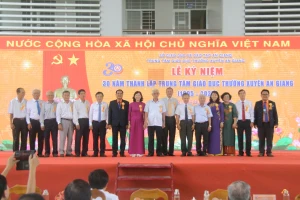 Trung tâm Giáo dục thường xuyên tỉnh An Giang kỷ niệm 30 năm thành lập. Ảnh: Trọng Nhân.