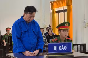 Nguyễn Hoàng Khởi lĩnh 3 năm 6 tháng tù về tội “Lạm dụng tín nhiệm chiếm đoạt tài sản”. (Ảnh: Văn Vũ)