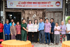 Công ty TNHH MTV Xổ số Kiến thiết An Giang tài trợ xây dựng nhà Đại đoàn kết cho người dân các xã biên giới.