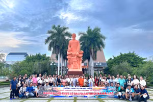 Lớp Trung cấp Lý luận chính trị B187, Trường Chính trị Tôn Đức Thắng (An Giang) tham quan thực tế.