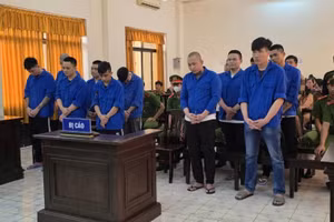 Nhóm 14 thanh niên hỗn chiến trên Quốc lộ 80 lĩnh án. Ảnh: Văn Vũ.