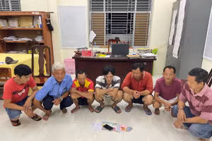 7 người liên quan vụ cá độ bóng đá ăn thua bằng tiền bị lực lượng Công an phát hiện bắt giữ. (Ảnh: Nghiêm Túc)