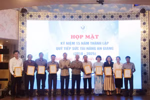 Quỹ Tiếp sức Tài năng An Giang họp mặt kỷ niệm 15 năm thành lập. (Ảnh: Trọng Nhân) 