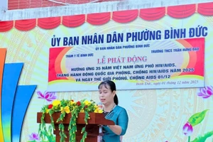 Trường THCS Trần Hưng Đạo (phường Bình Đức, tỉnh An Giang) phát động hưởng ứng 35 năm Việt Nam ứng phó HIV/AIDS.