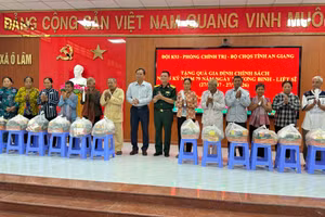 Đội K93 trao quà tri ân các gia đình chính sách 