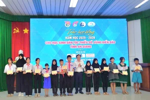 Học sinh An Giang được nhận học bổng Vừ A Dính năm học 2025 - 2026.