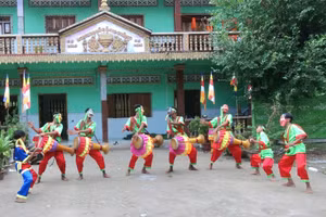 Múa trống Sa-dăm loại hình nghệ thuật độc đáo của đồng bào Khmer vùng Bảy Núi, An Giang.