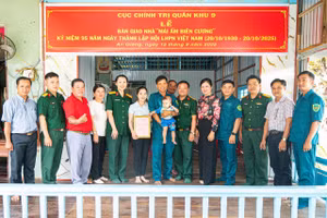 Bộ Chỉ huy Quân sự tỉnh An Giang trao nhà "Mái ấm biên cương" cho hộ khó khăn về nhà ở.