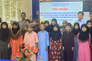 An Giang tập huấn nâng cao năng lực dạy học tiếng Chăm cho CBQL, giáo viên.