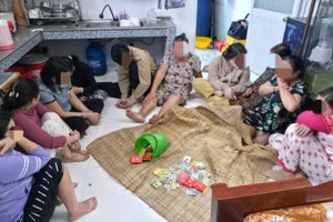 Nhóm tham gia đánh bạc ăn tiền bị bắt giữ.