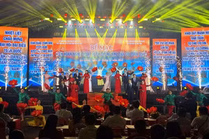 Sôi nổi Liên hoan nghệ thuật quần chúng Khu dân cư toàn quốc năm 2025 tại An Giang. Ảnh: Trọng Nhân.