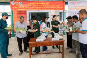 Nhiều hoạt động an sinh đến với người dân khó khăn vùng biên giới An Giang. Ảnh: Hữu Đặng.