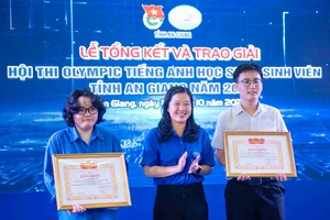 An Giang trao giải Hội thi Olympic tiếng Anh học sinh, sinh viên năm 2024. (Ảnh: T.H) 