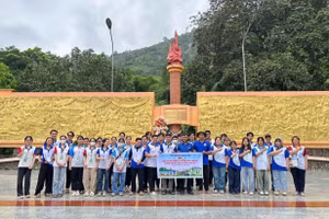 Sinh viên Trường ĐH Y Dược Cần Thơ tham gia chiến dịch Mùa hè xanh năm 2025.